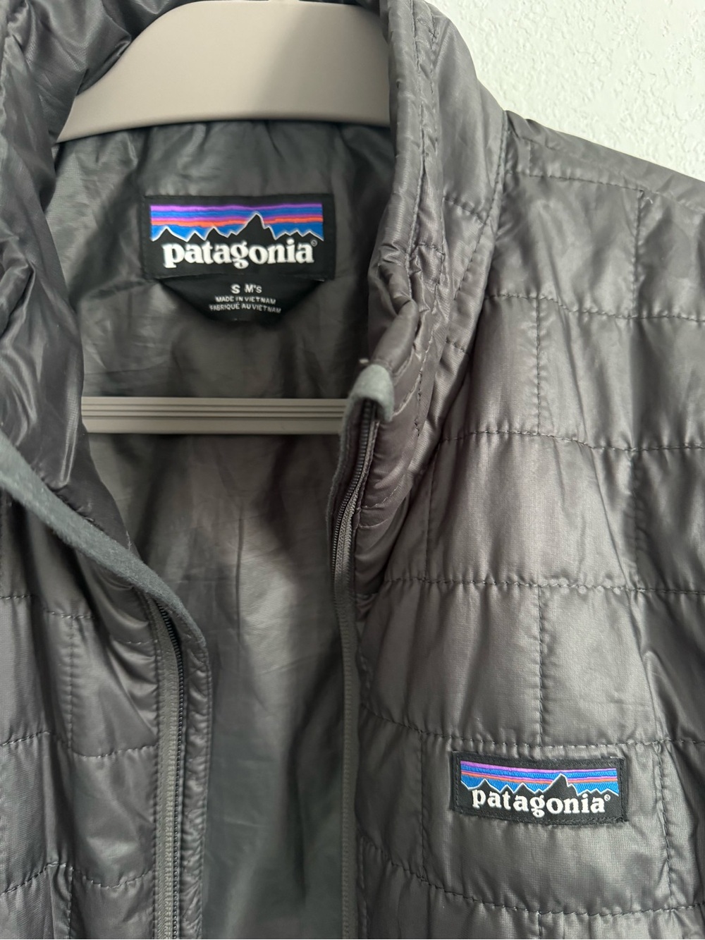 Patagonia Men's Dark Gray Quilted Puff Jacket - Picture 2 of 4